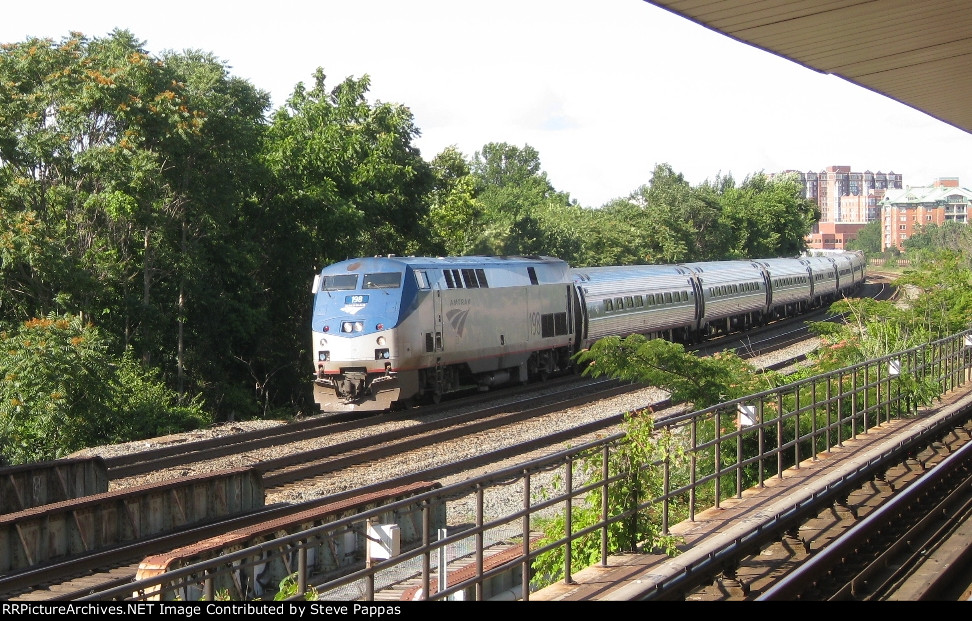 Amtrak 198 pulling a train into Alexandria station